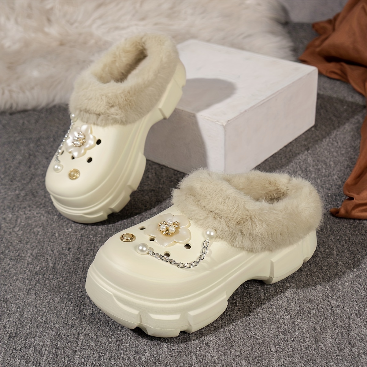 womens rhinestone chaine decor clogs closed toe soft sole platform warm lined shoes winter non slip plush shoes details 4